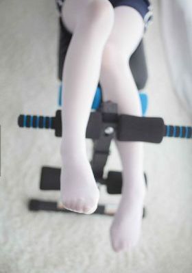 《被丈夫的下属推来推去的妻子》
