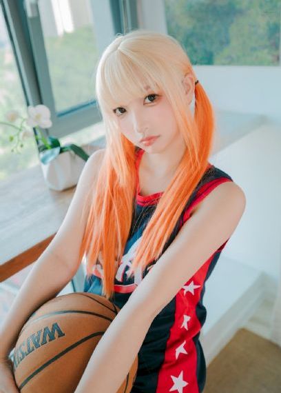 美女在隐匿处的日式按摩